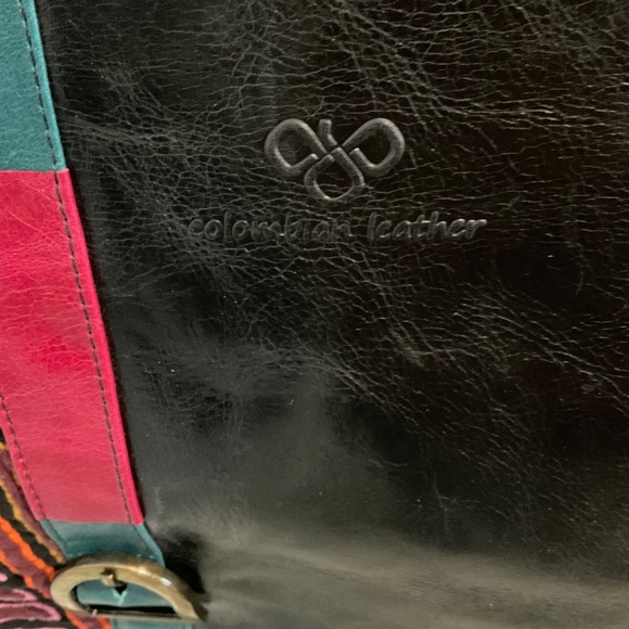 Columbian black leather crossbody - Picture 7 of 9